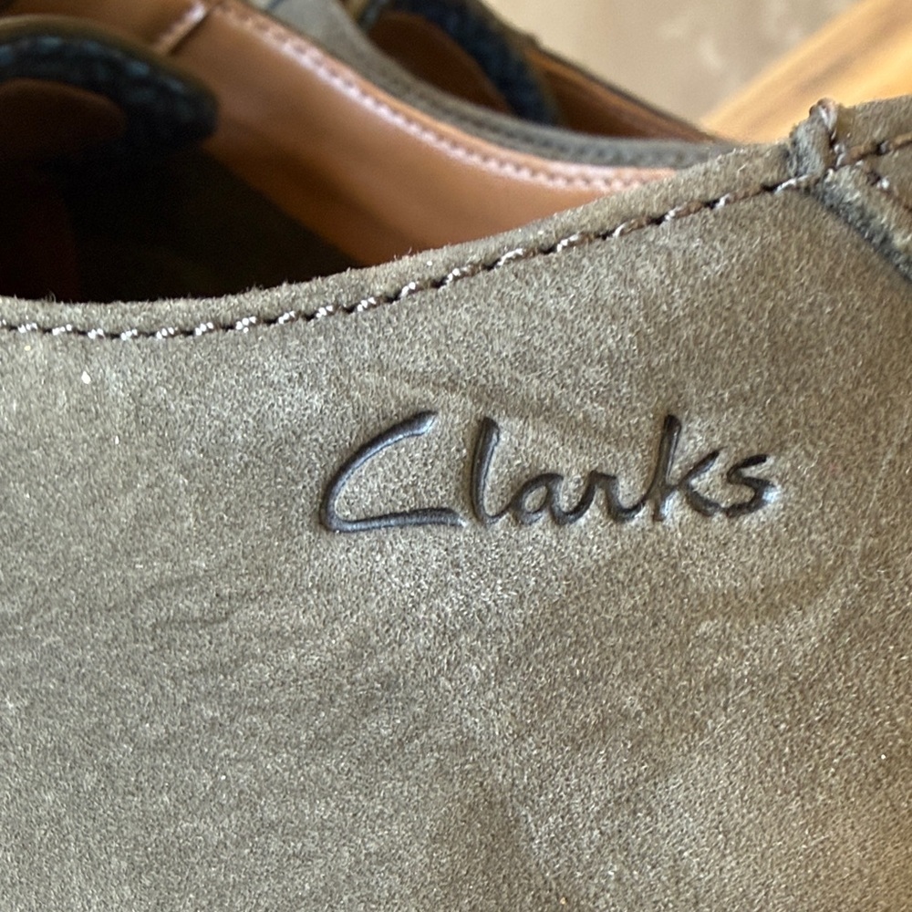 CLARKS MALWOOD men’s olive green slip on lace up suede shoe size 9 1/2 W - Picture 11 of 11